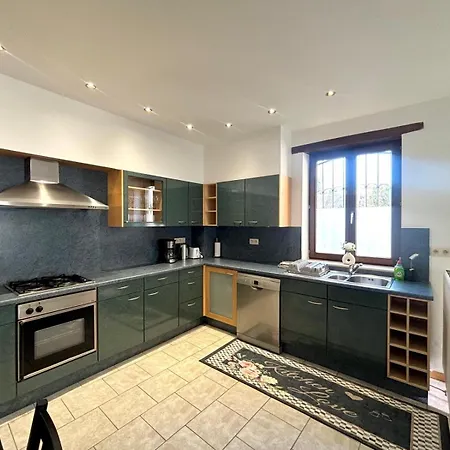 Aux Portes Du Marche